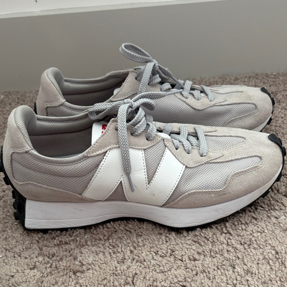 New Balance Men's Sneakers in Gray and White